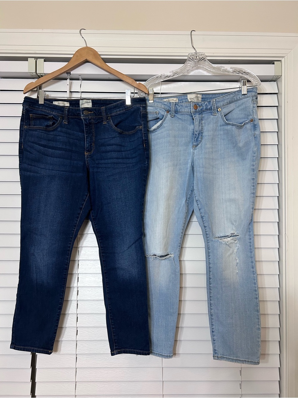 Set of 2 - Women’s Dark Indigo and Light Blue Distressed Jeans